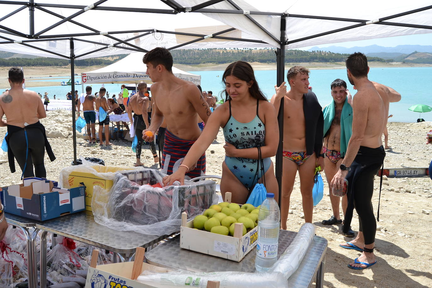 Fotos: La XI Travesía a nado de los Bermejales en imágenes