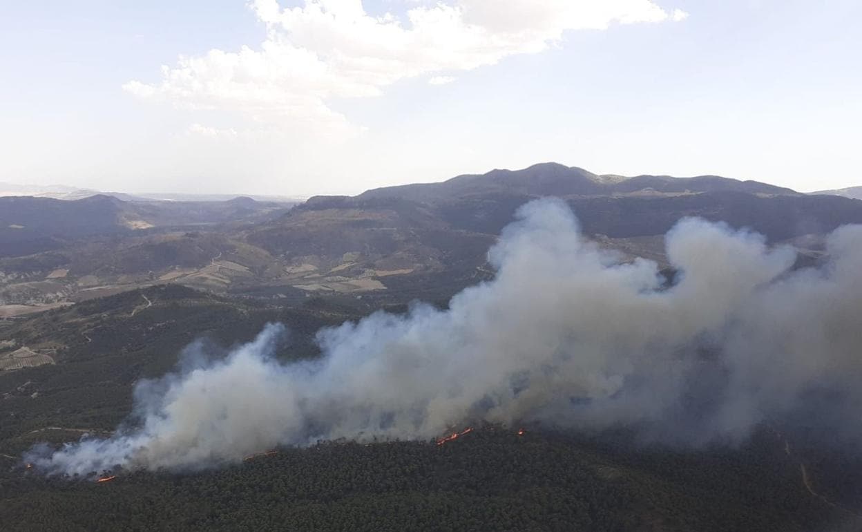 La Junta cifra en unas 550 hectáreas la superficie afectada por el fuego en el incendio de Jódar