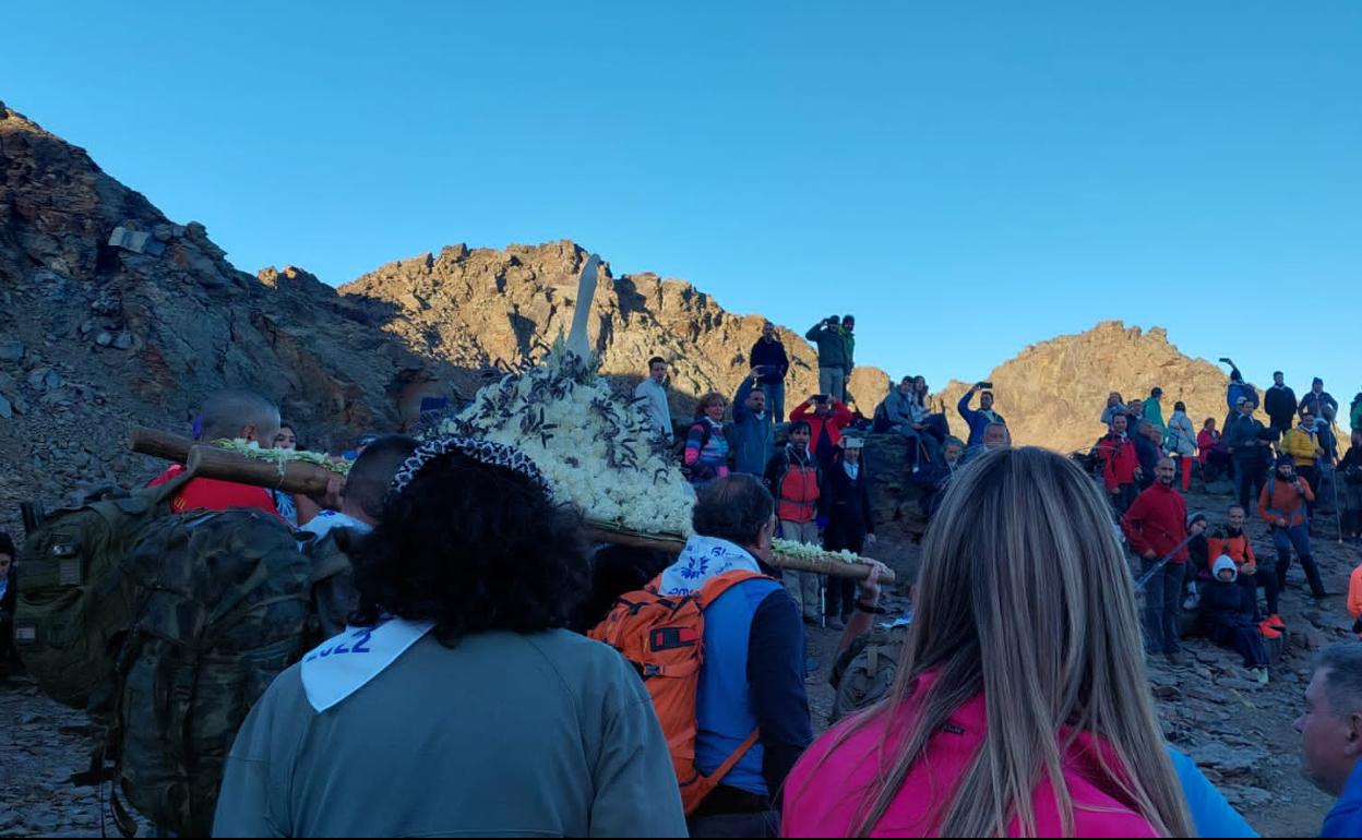 Fervor en la Romería de la Virgen de las Nieves de Monachil, la más alta de toda España