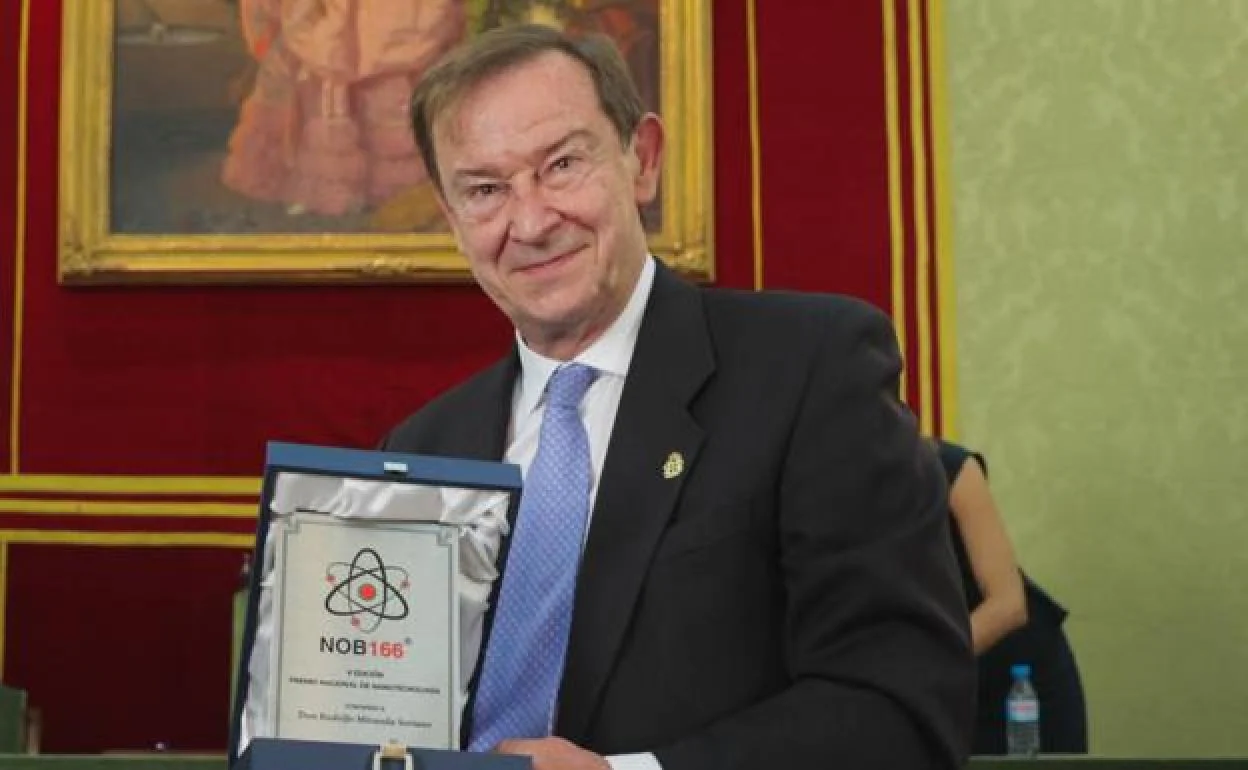 El almeriense Rodolfo Miranda recibió el Premio Nacional de Nanotecnología en la Real Academia de las Ciencia Exactas, Físicas y Naturales de España. 