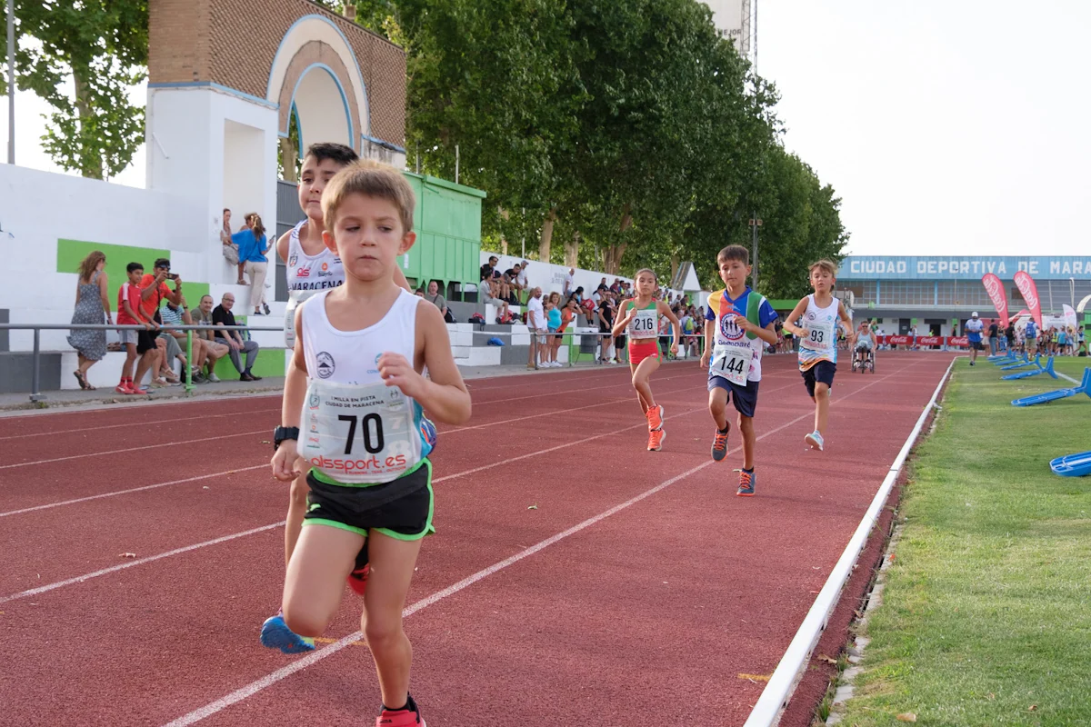 Cientos de personas se citan en las instalaciones maraceneras para vivir una jornada de atletismo