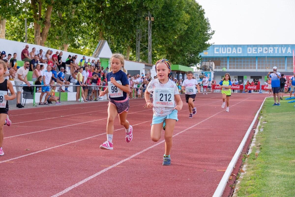 Cientos de personas se citan en las instalaciones maraceneras para vivir una jornada de atletismo