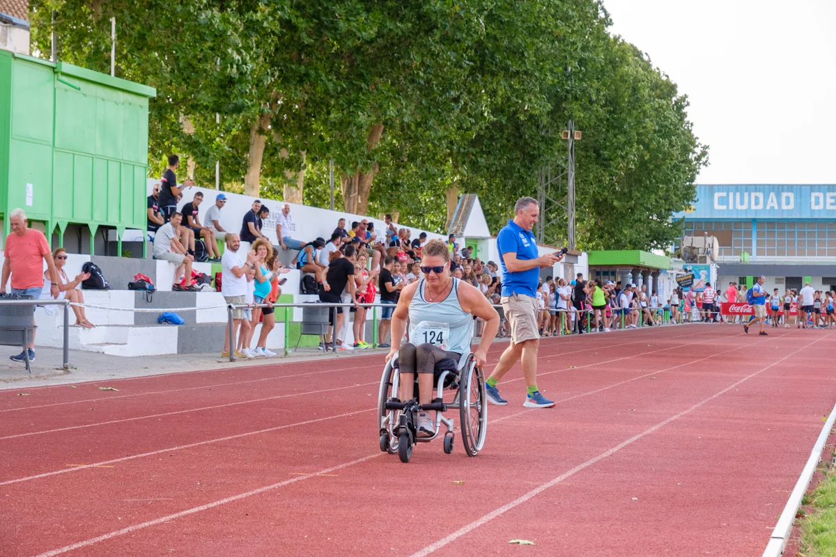 Cientos de personas se citan en las instalaciones maraceneras para vivir una jornada de atletismo