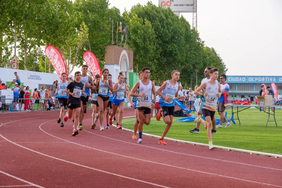 Cientos de personas se citan en las instalaciones maraceneras para vivir una jornada de atletismo