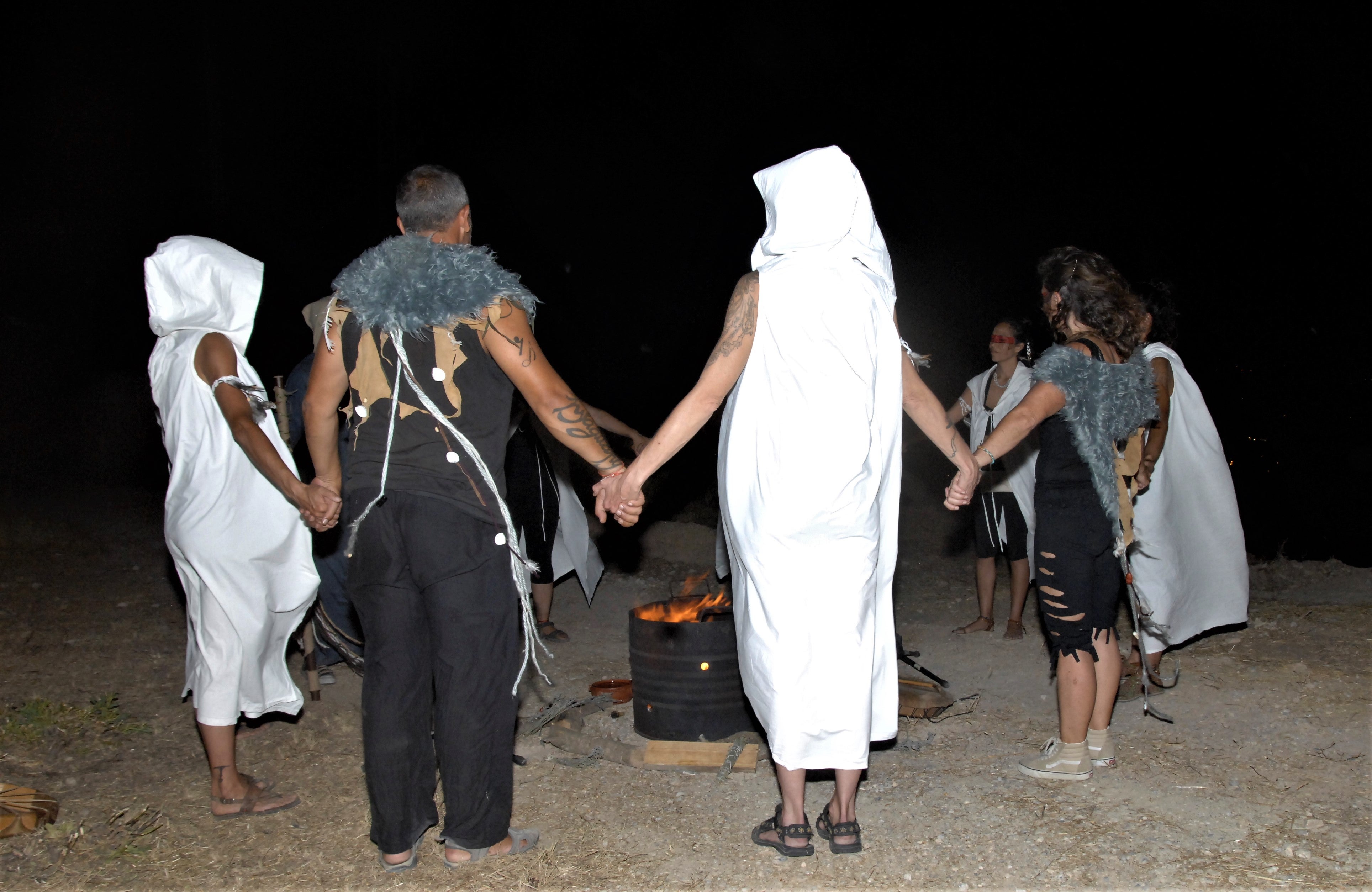 El municipio alpujarreño disfruta con la fiesta de la 'Noche Oculta de las Brujas'.