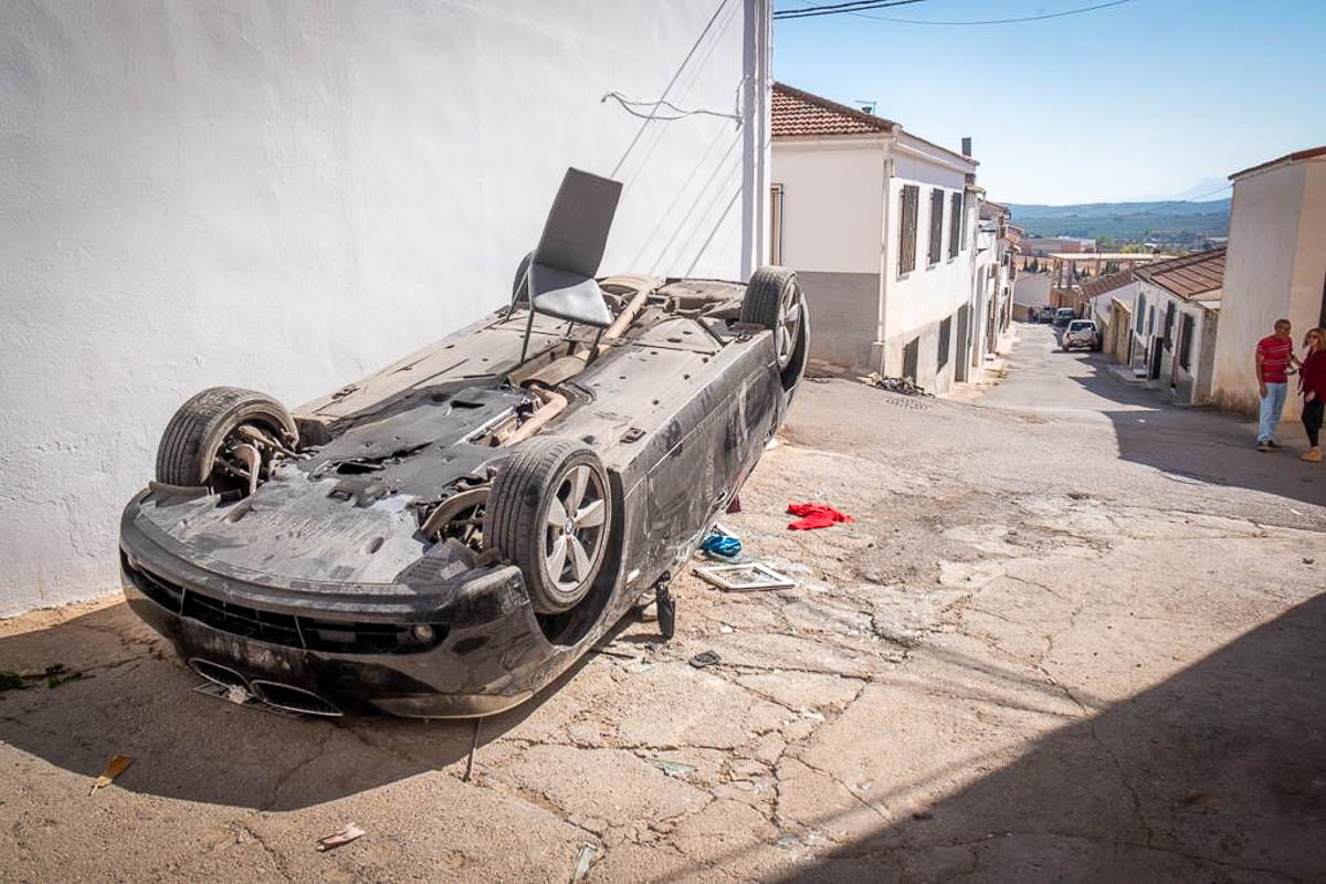 Las fuerzas de seguridad evacuaron anoche al último de los familiares del clan que quedaba en el pueblo