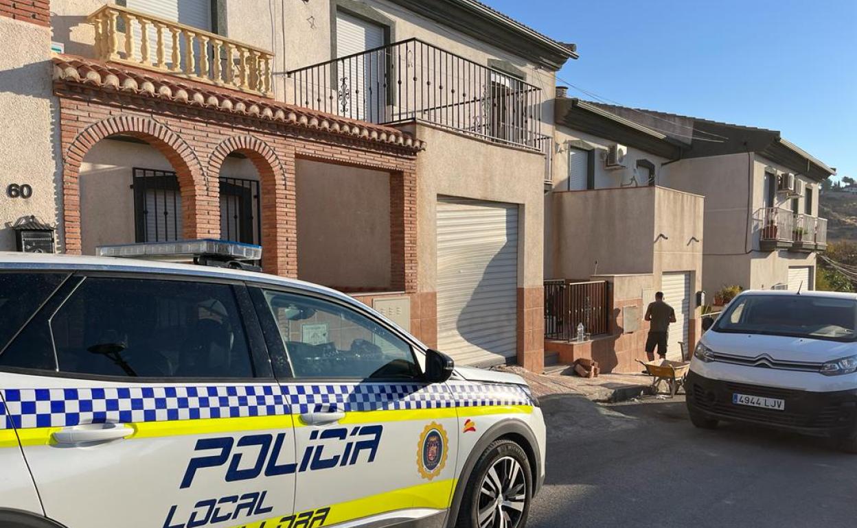 Illora el día después de la manifestación contra la muerte violenta de Juan. 