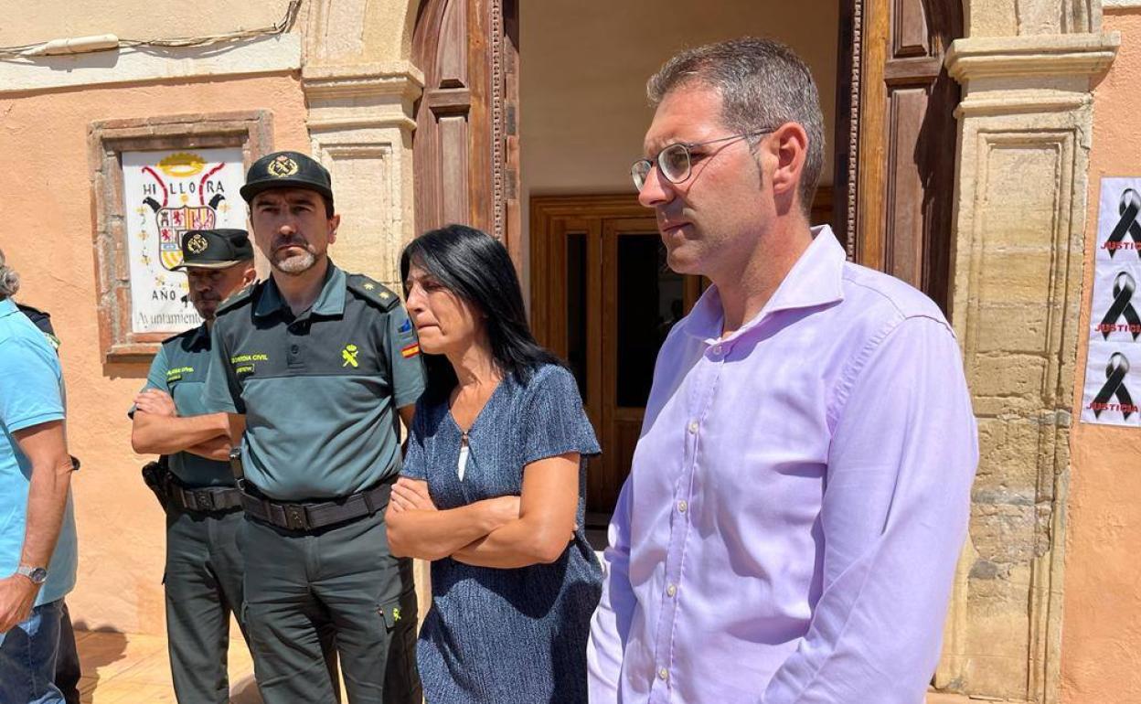 Antonio Salazar, primer edil del Ayuntamiento de Íllora, junto a la subdelegada este martes. 