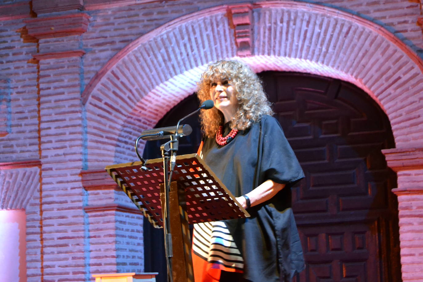 El actor junto a su esposa, Amparo Pascual,visitó la Alhamabra y por la noche recogió el Laurel de plata de Festival Internacional de Poesía de La Zubia