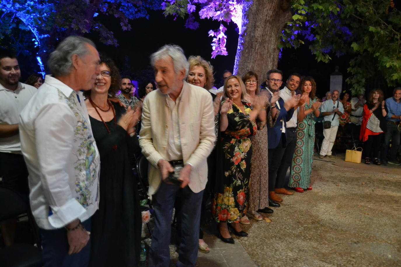 El actor junto a su esposa, Amparo Pascual,visitó la Alhamabra y por la noche recogió el Laurel de plata de Festival Internacional de Poesía de La Zubia