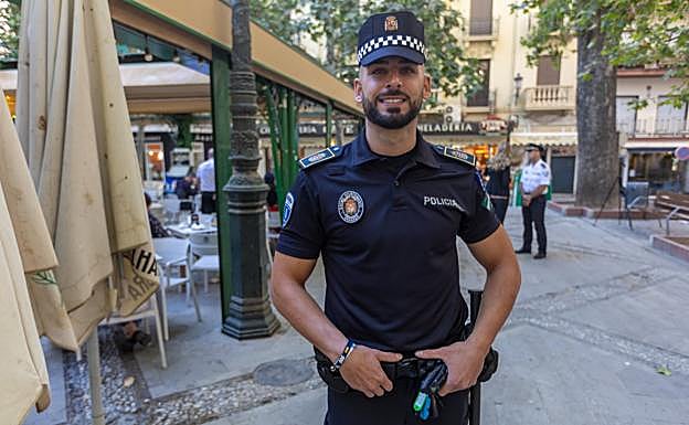 Julio Gómez en la terraza del Café Fútbol