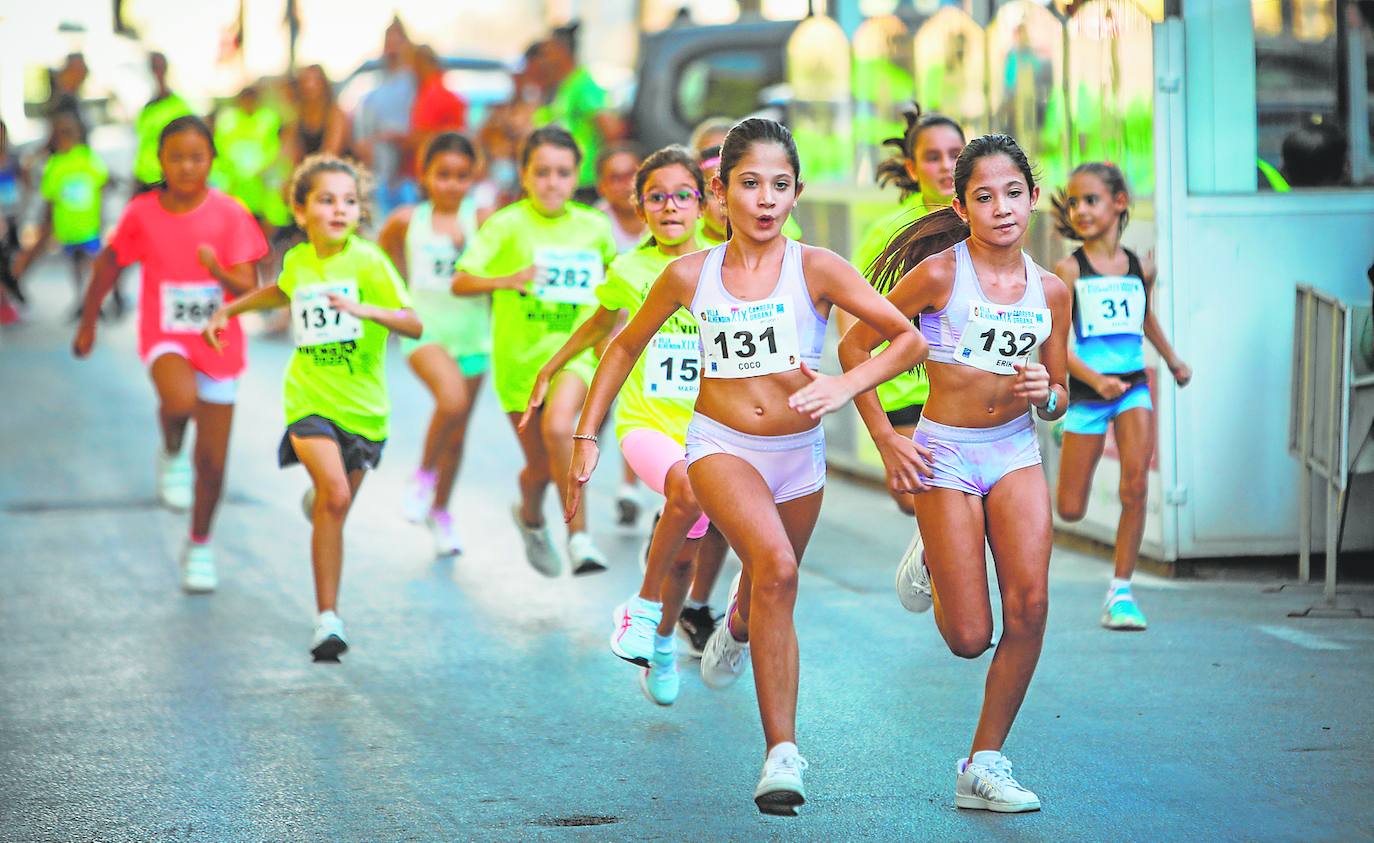 Participantes en una de las carreras deportivas de la Villa de Alhendín. 