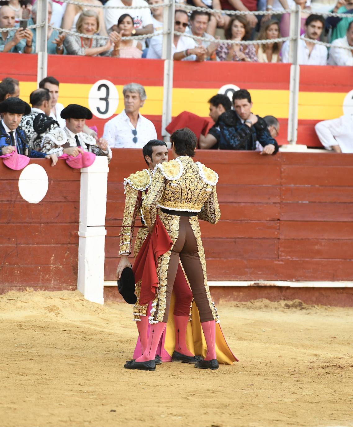 Emilio De Justo y Roca Rey brindaron una gran tarde de toros. 