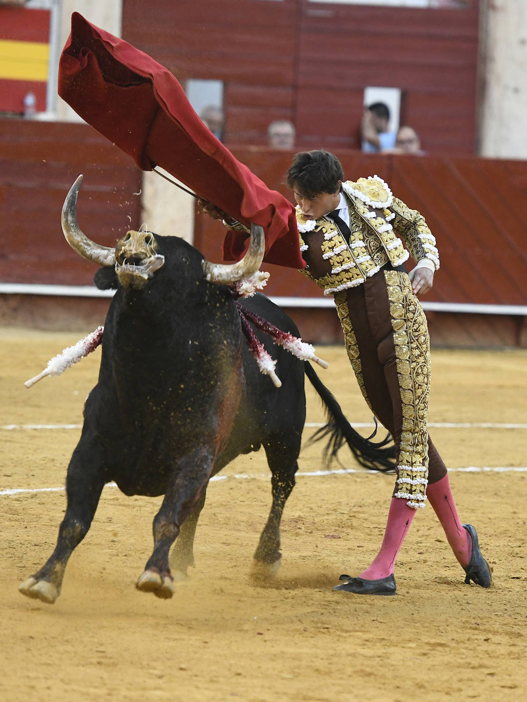 Emilio De Justo y Roca Rey brindaron una gran tarde de toros. 