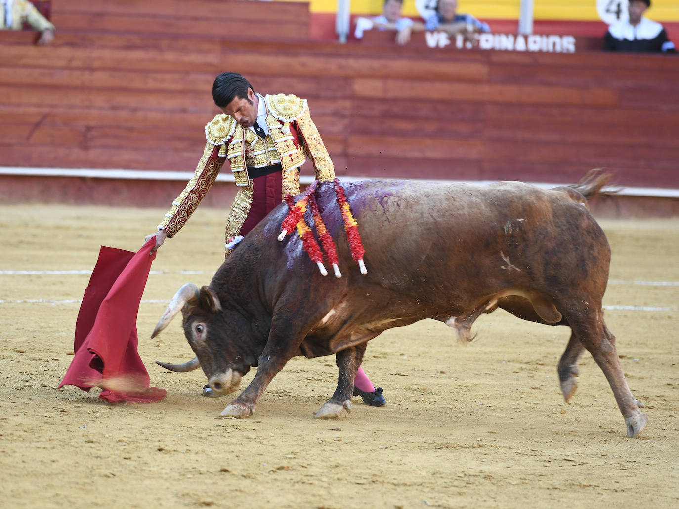 Emilio De Justo y Roca Rey brindaron una gran tarde de toros. 