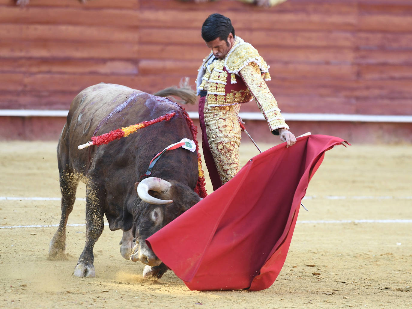 Emilio De Justo y Roca Rey brindaron una gran tarde de toros. 