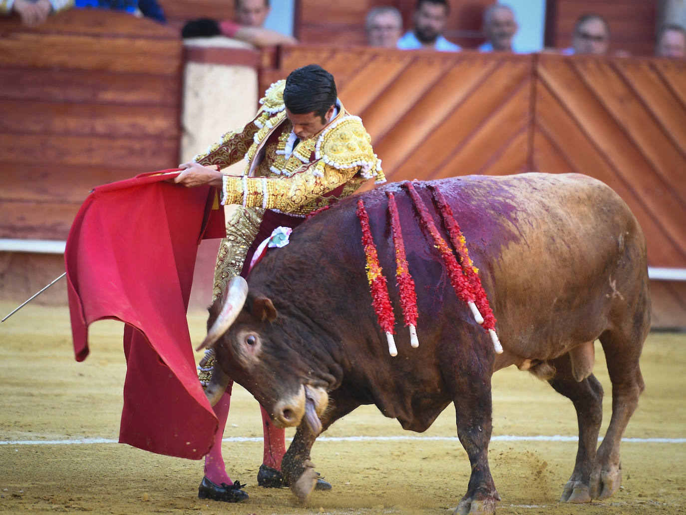 Emilio De Justo y Roca Rey brindaron una gran tarde de toros. 