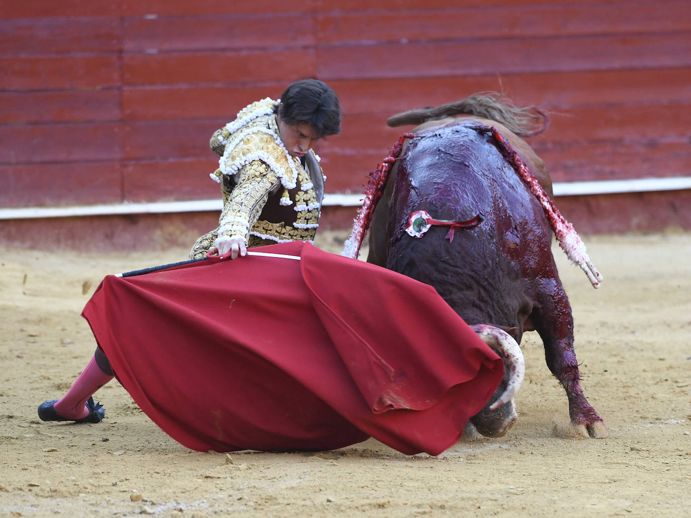 Emilio De Justo y Roca Rey brindaron una gran tarde de toros. 