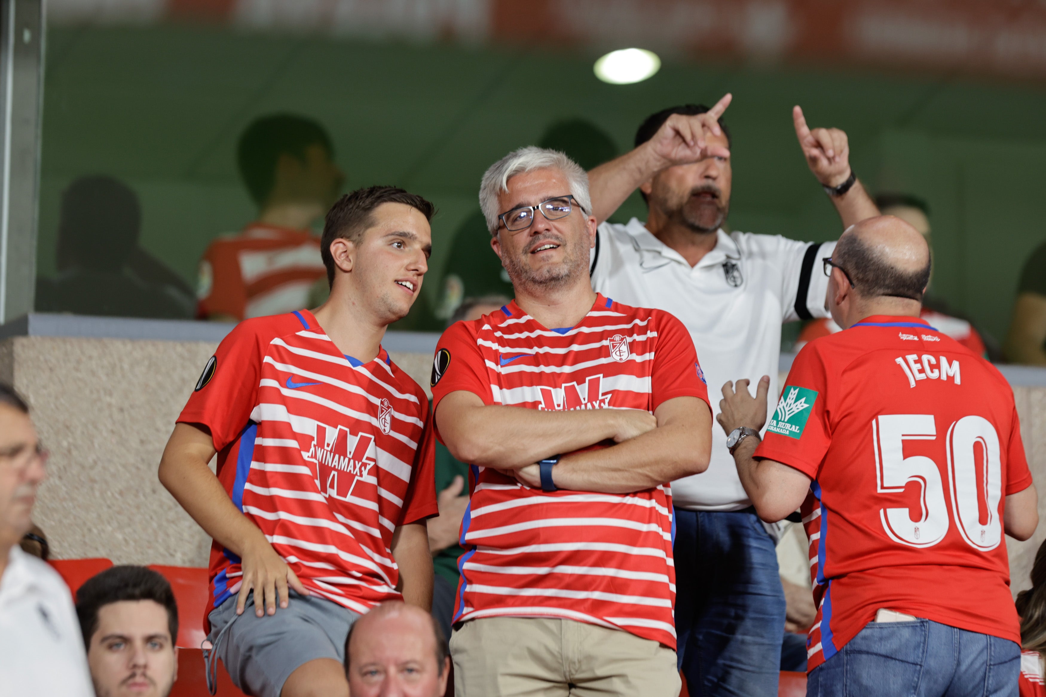 Grada de Los Cármenes en el partido ante el Racing de Santander. 