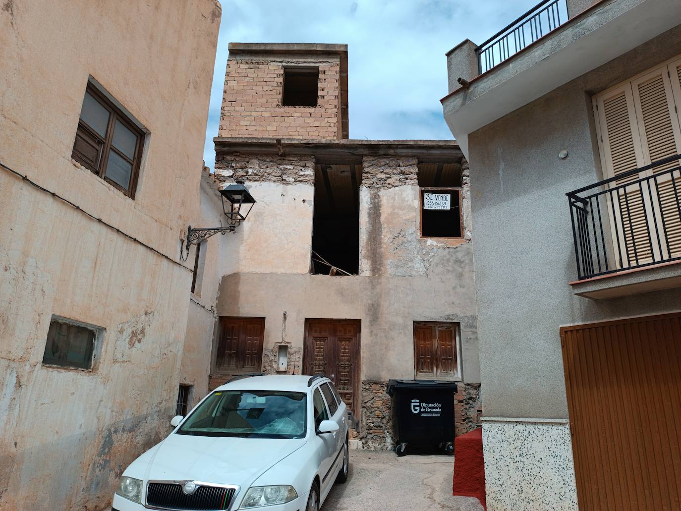 Imagen secundaria 2 - Oleada okupa en Vélez: «Una persona se encarga de abrir casas por 200 euros»