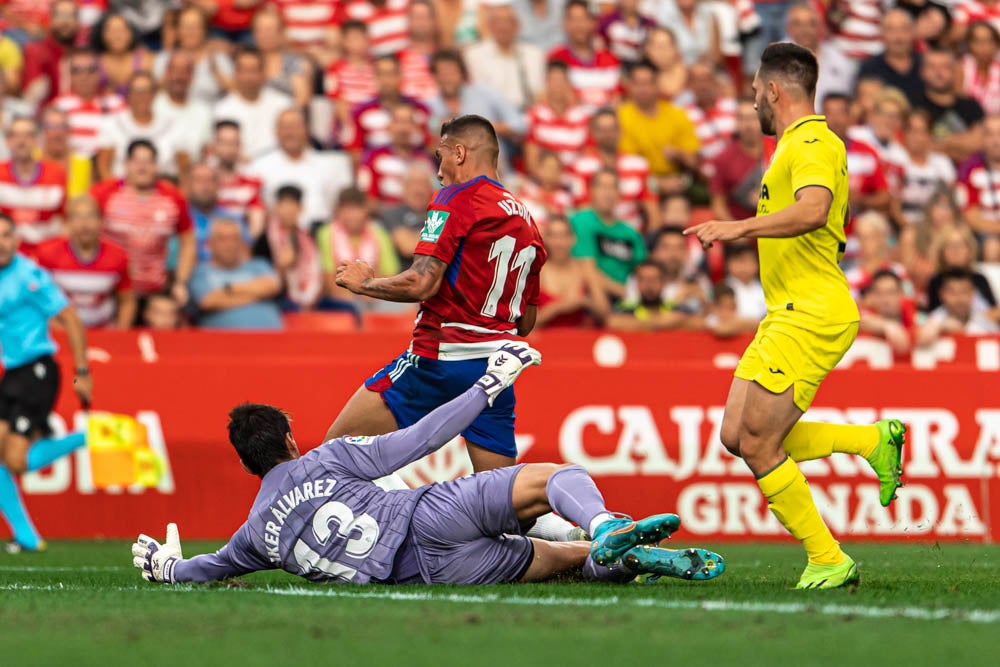 Repasa en fotos los mejores momentos del partido disputado este lunes en Los Cármenes
