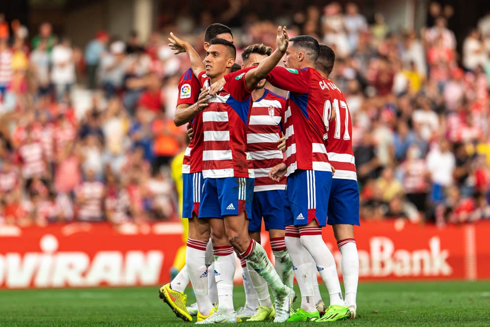 Repasa en fotos los mejores momentos del partido disputado este lunes en Los Cármenes