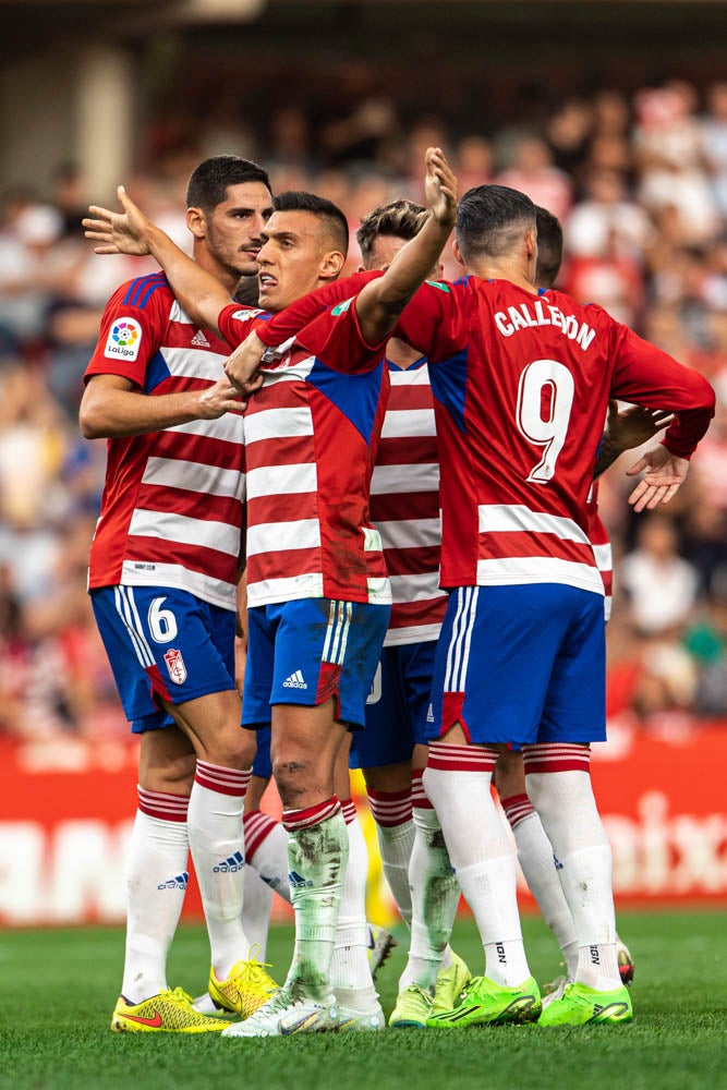 Repasa en fotos los mejores momentos del partido disputado este lunes en Los Cármenes