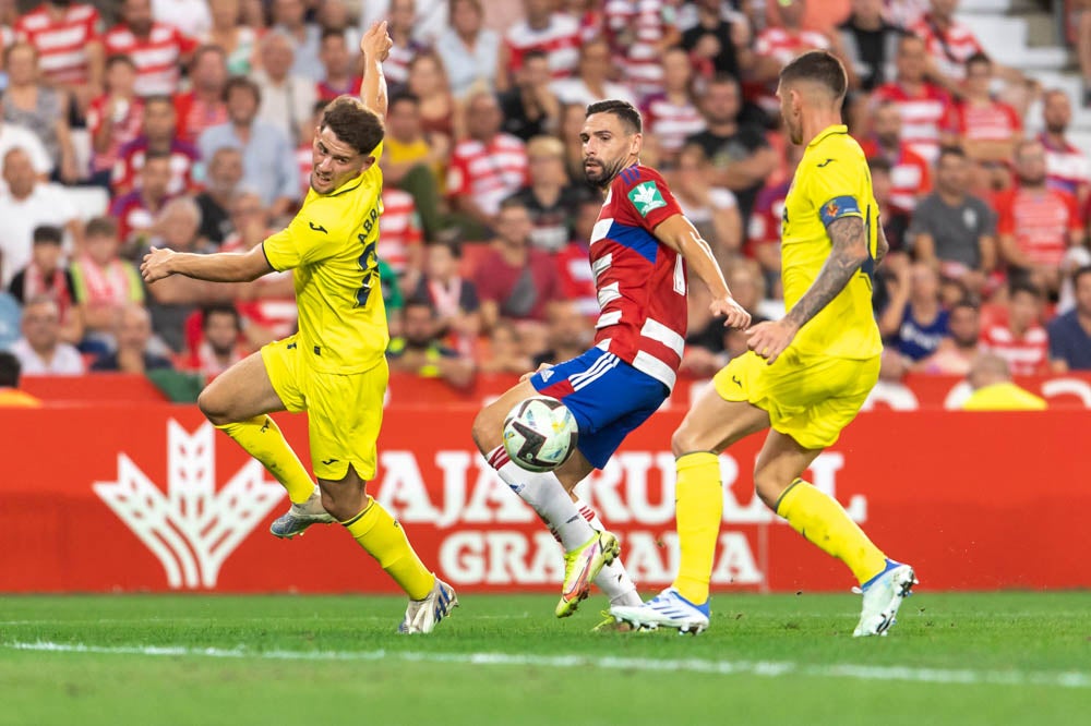 Repasa en fotos los mejores momentos del partido disputado este lunes en Los Cármenes