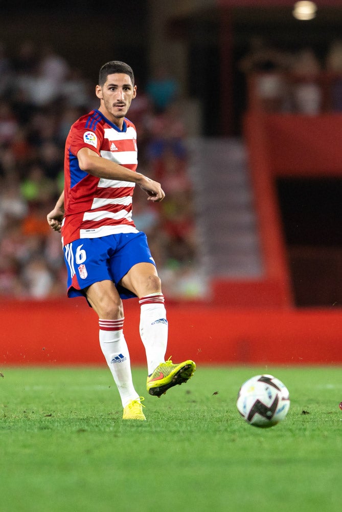 Repasa en fotos los mejores momentos del partido disputado este lunes en Los Cármenes