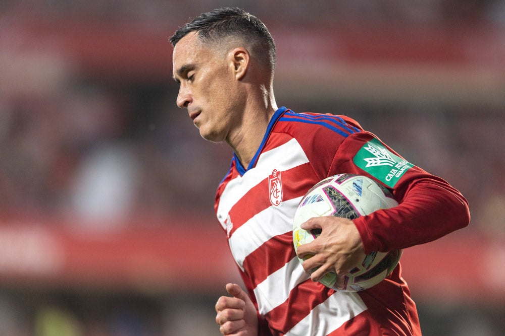 Repasa en fotos los mejores momentos del partido disputado este lunes en Los Cármenes