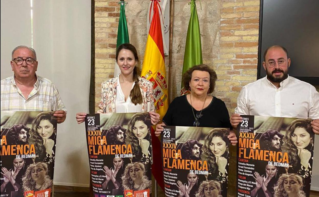 Estaban Marín junto a Gema Jiménez, Pilar Parra y Pablo Ruiz. 