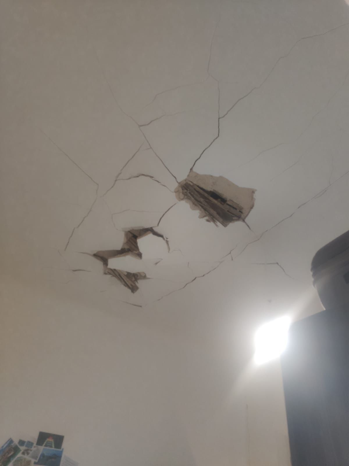 La finca, declarada en 'ruina inminente', ha dejado sin techo y sin pertenencias a dos familias