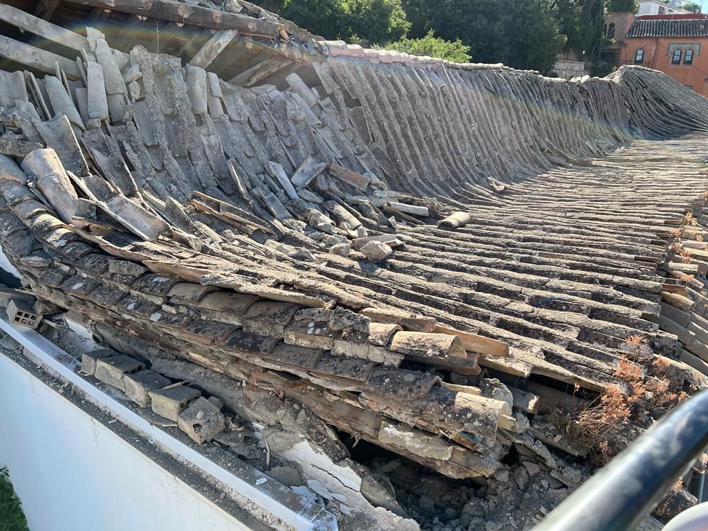 La finca, declarada en 'ruina inminente', ha dejado sin techo y sin pertenencias a dos familias