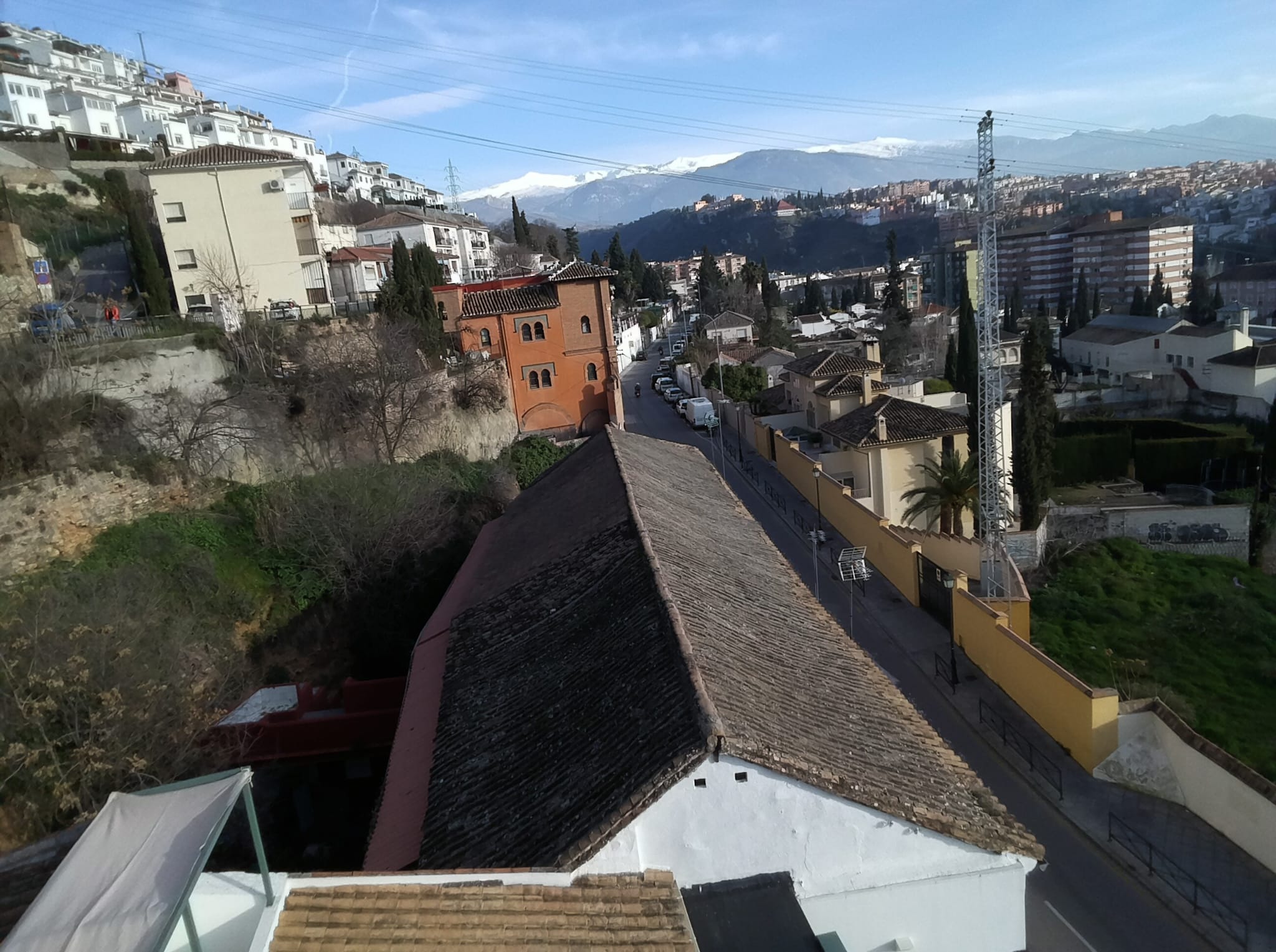 La finca, declarada en 'ruina inminente', ha dejado sin techo y sin pertenencias a dos familias