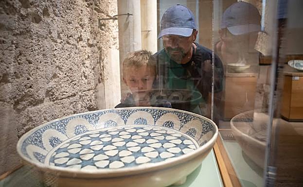 El profesor Martínez Vela ha investigado la geometría de piezas cerámicas como esta. 