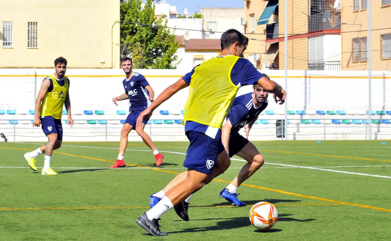 El Linares viaja hoy sábado a Villamayor tras la sesión de trabajo previa al partido del domingo en Salamanca. 
