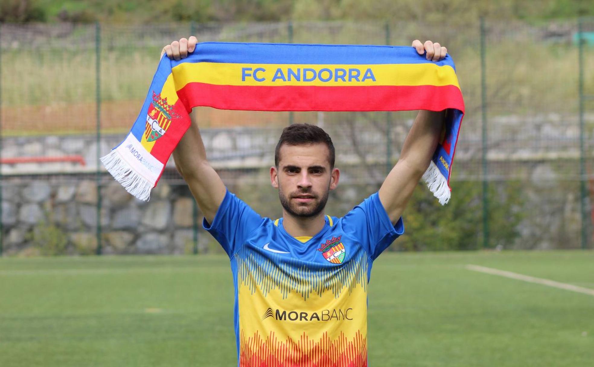 El fútbol de posición y fino del Andorra gira en torno a Hector Hevel. 