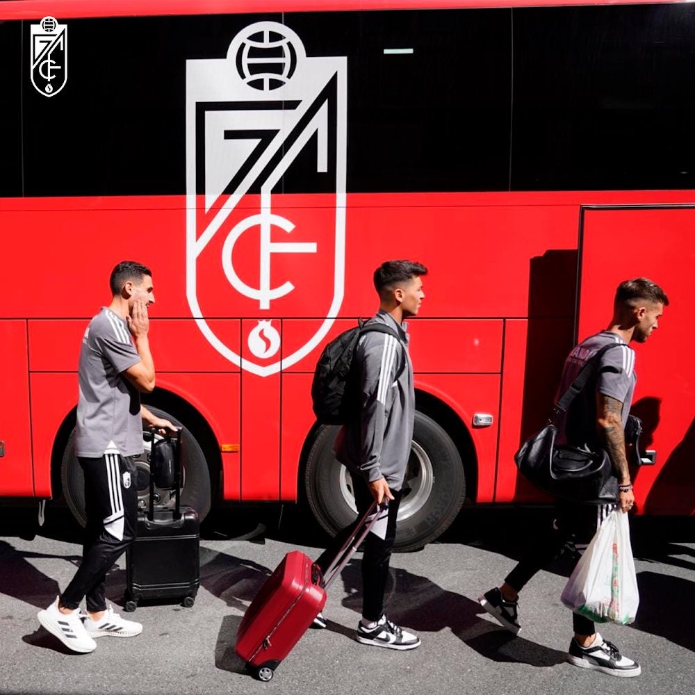 El Granada disputa en Andorra el primer encuentro oficial del fútbol profesional español fuera del país ante el equipo de Piqué