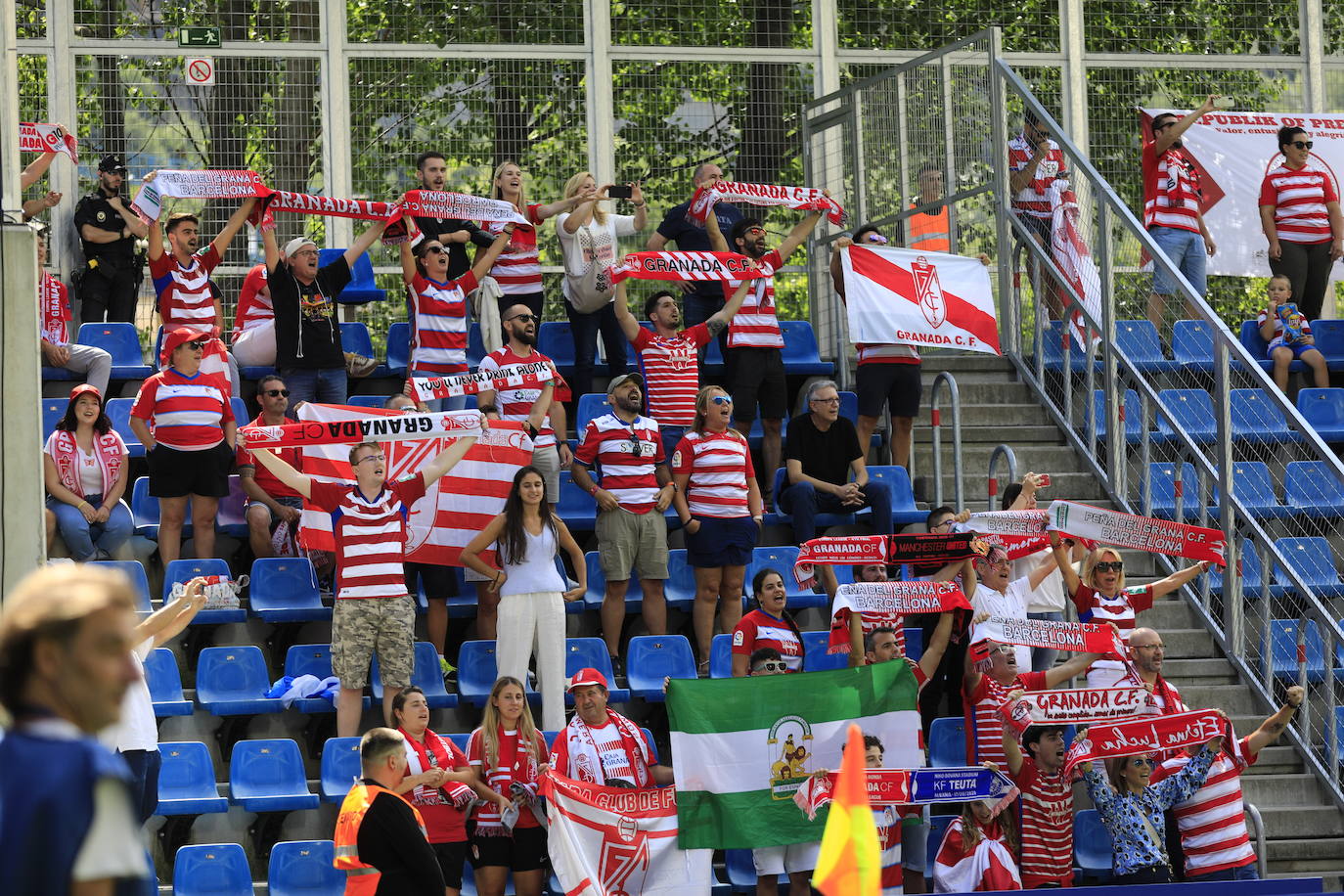 El Granada disputa en Andorra el primer encuentro oficial del fútbol profesional español fuera del país ante el equipo de Piqué