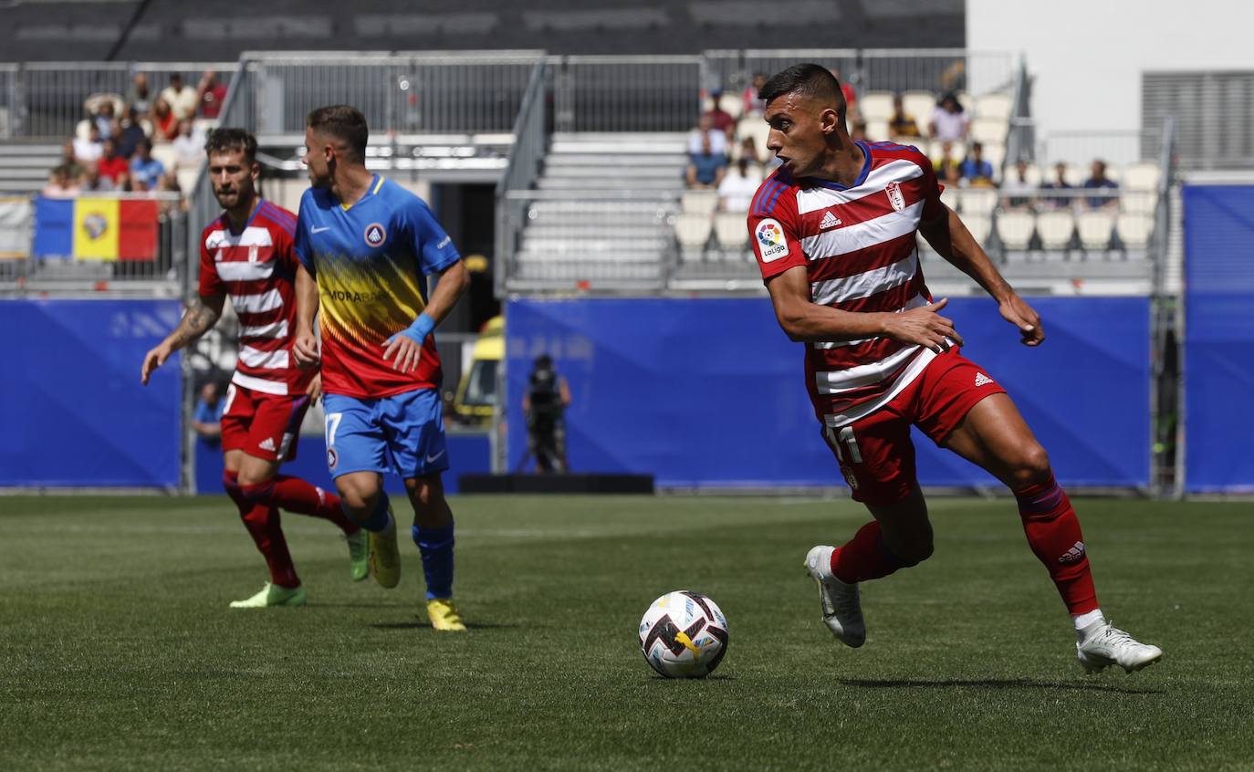 El Granada disputa en Andorra el primer encuentro oficial del fútbol profesional español fuera del país ante el equipo de Piqué