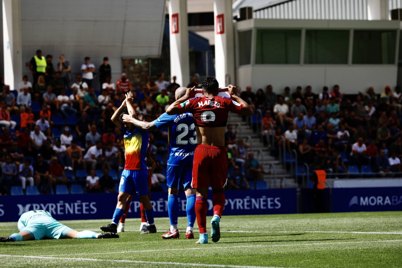 El Granada disputa en Andorra el primer encuentro oficial del fútbol profesional español fuera del país ante el equipo de Piqué