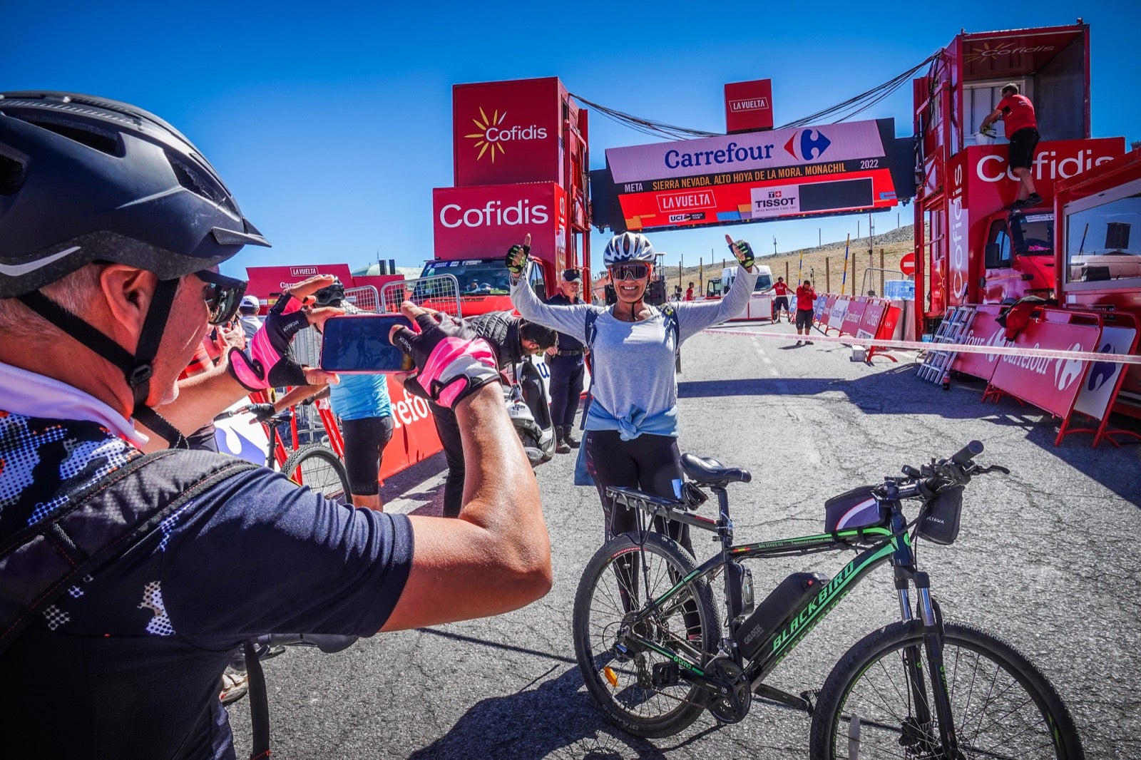 Gran ambiente para recibir a la competición ciclista nacional por excelencia