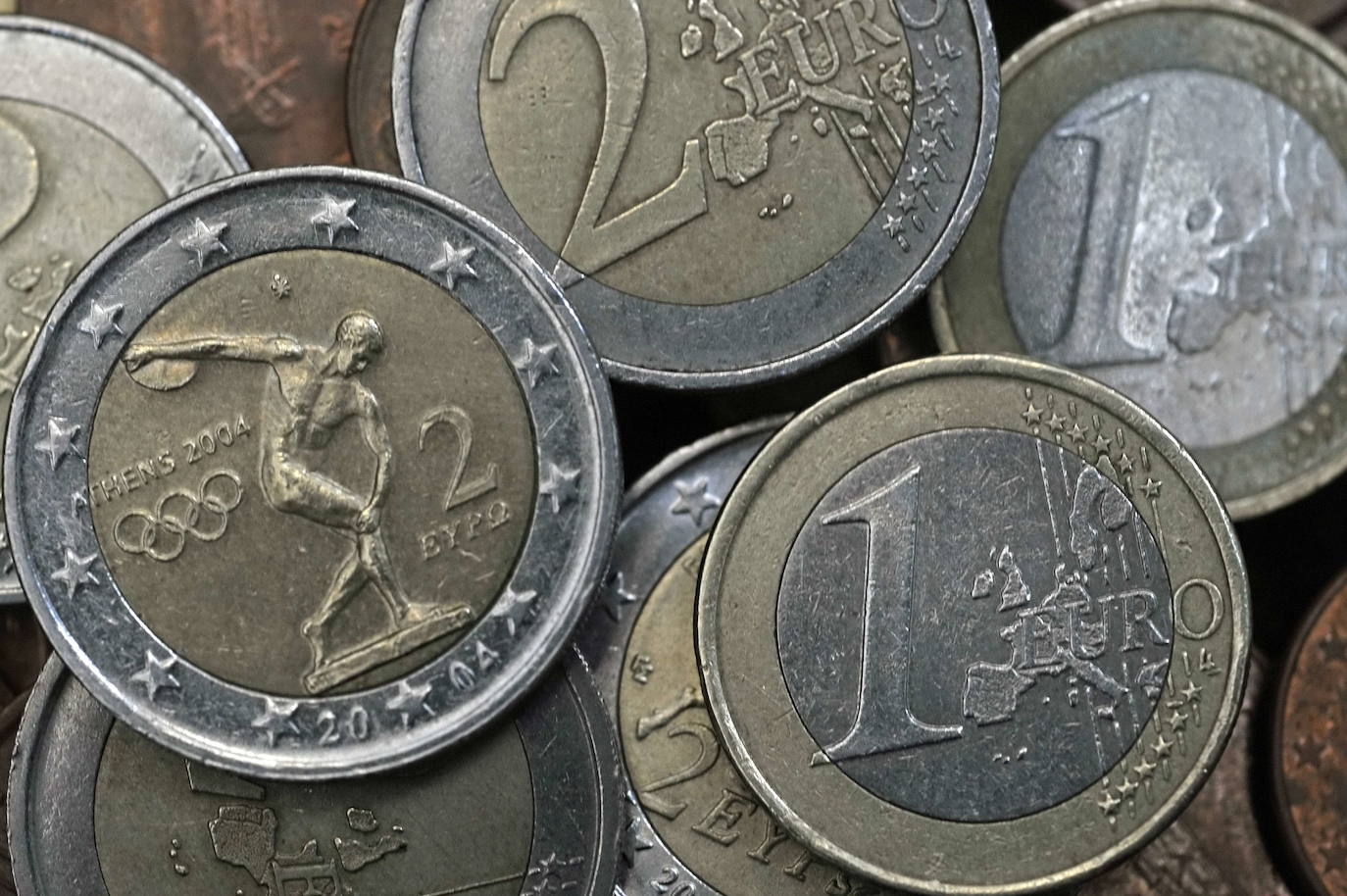 Monedas de dos y un euro. 