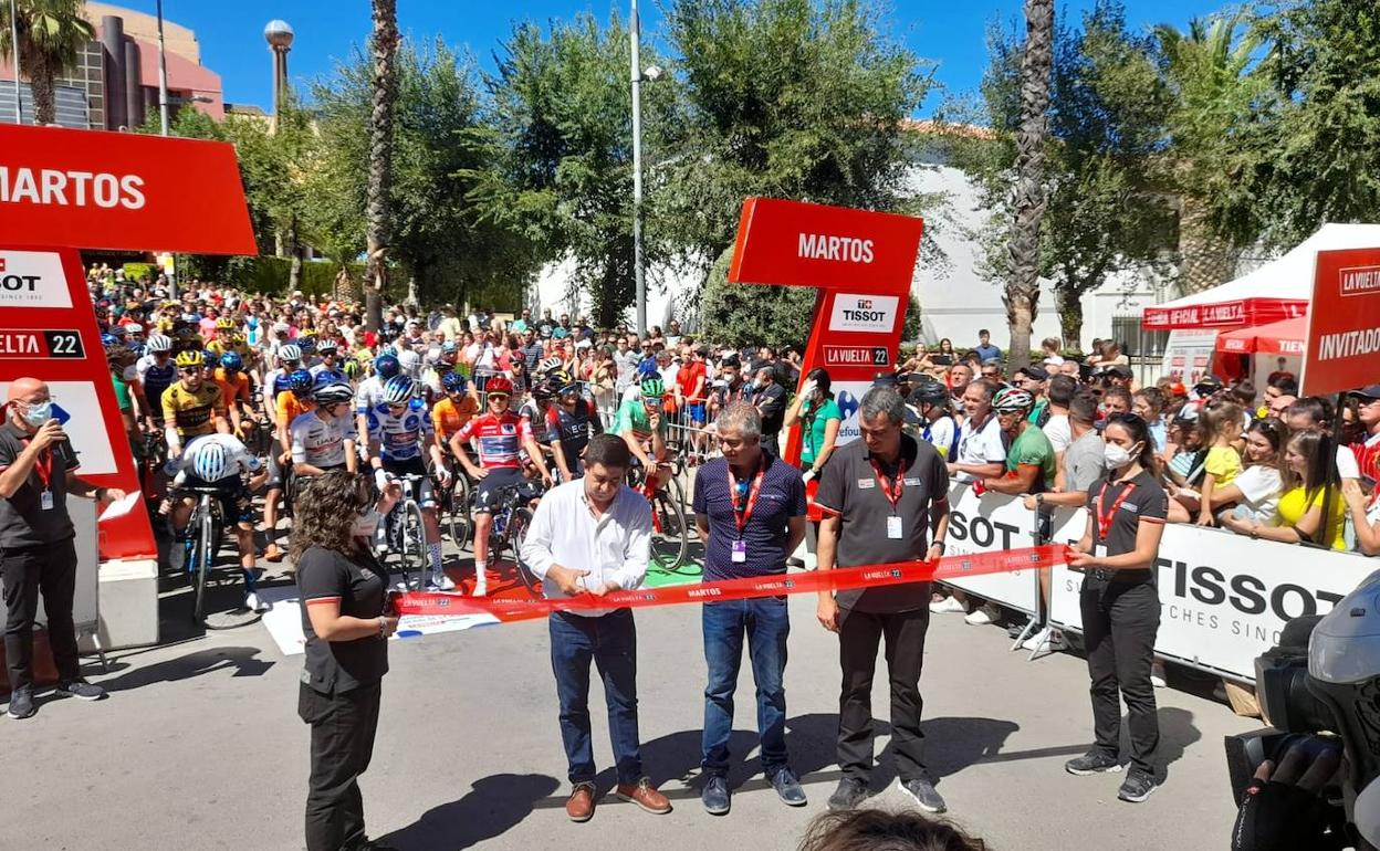 Salida de la Vuelta Ciclista a España de Martos. 