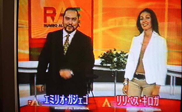 Emilio Gallego fue presentador de un programa de televisión de la NHK, la cadena estatal japonesa. 