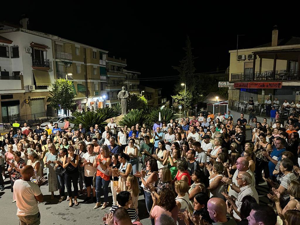 Vecinos concentrados el pasado lunes para exigir justicia para Juan. 