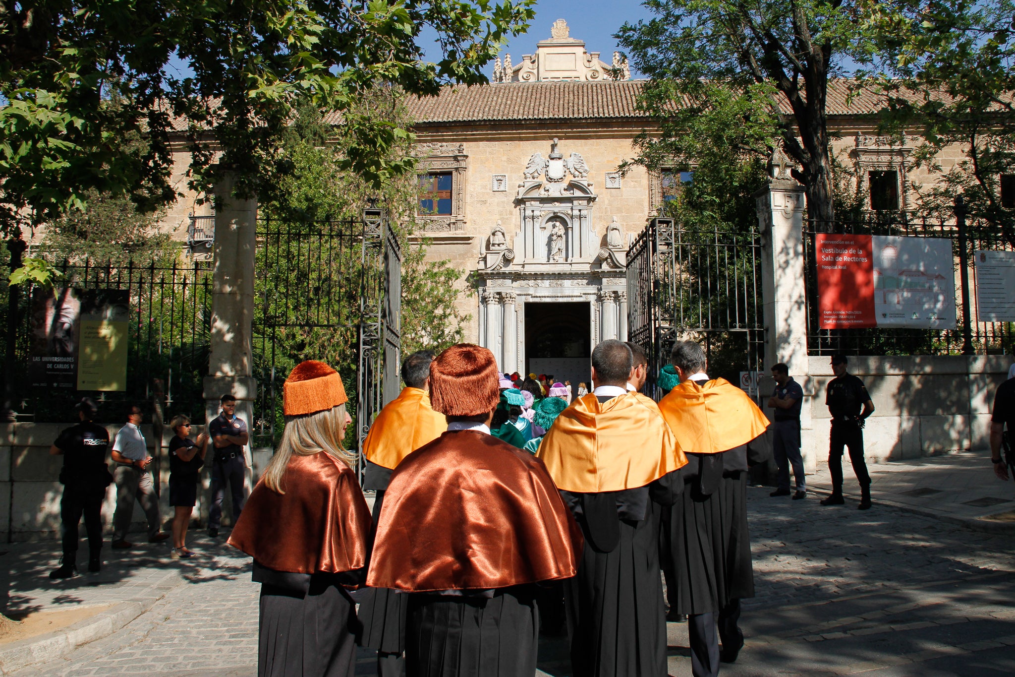 La rectora Pilar Aranda preside su última apertura de curso y recibe una emotiva ovación.