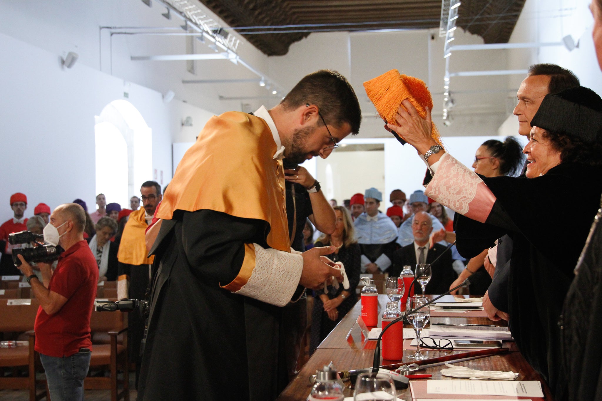 La rectora Pilar Aranda preside su última apertura de curso y recibe una emotiva ovación.