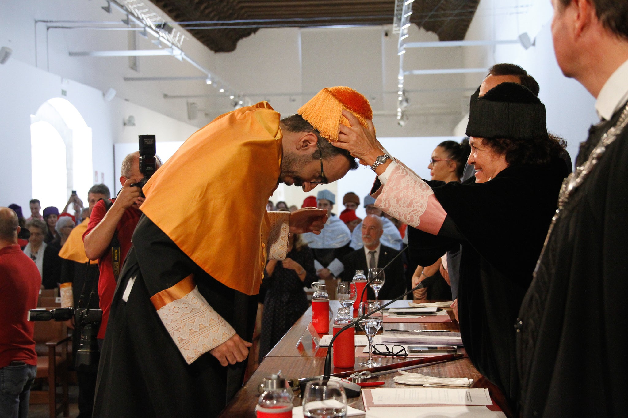 La rectora Pilar Aranda preside su última apertura de curso y recibe una emotiva ovación.