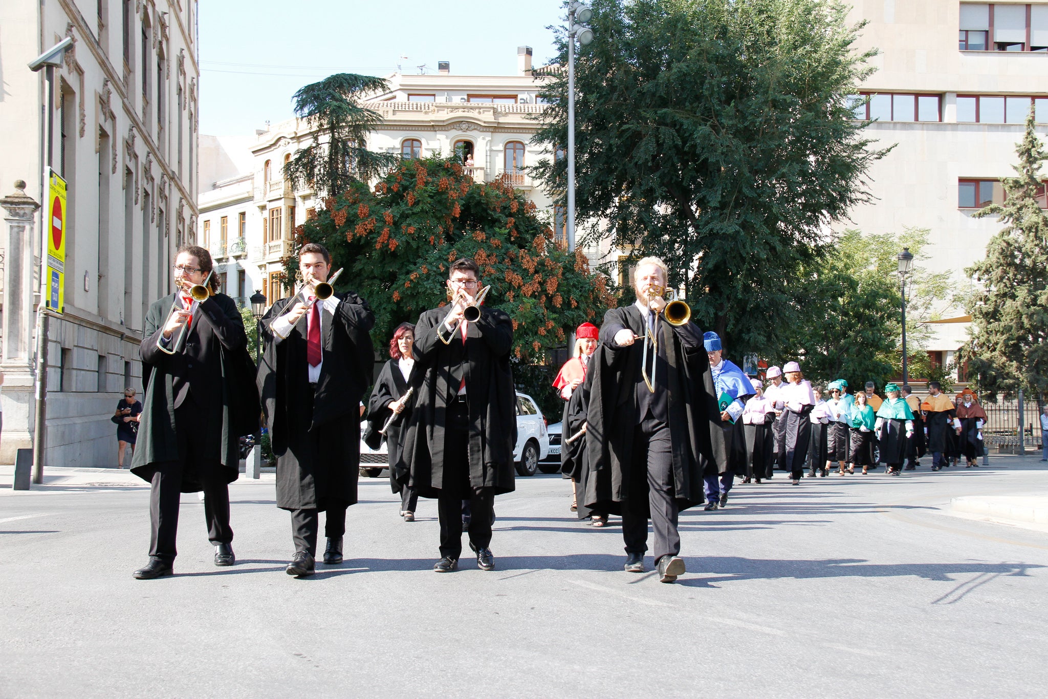 La rectora Pilar Aranda preside su última apertura de curso y recibe una emotiva ovación.